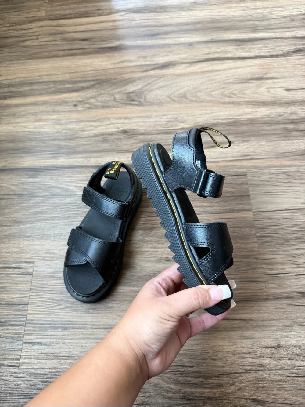 Dr Martens Kids Vossie J Black Leather Chunky Sandals Size 1 US EU 32 SoftWair